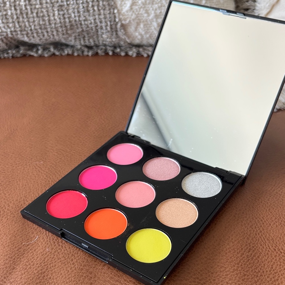 Morphe, Vibrant Eyeshadow Palette with Mirror, 9H Hot for Hue, NWT